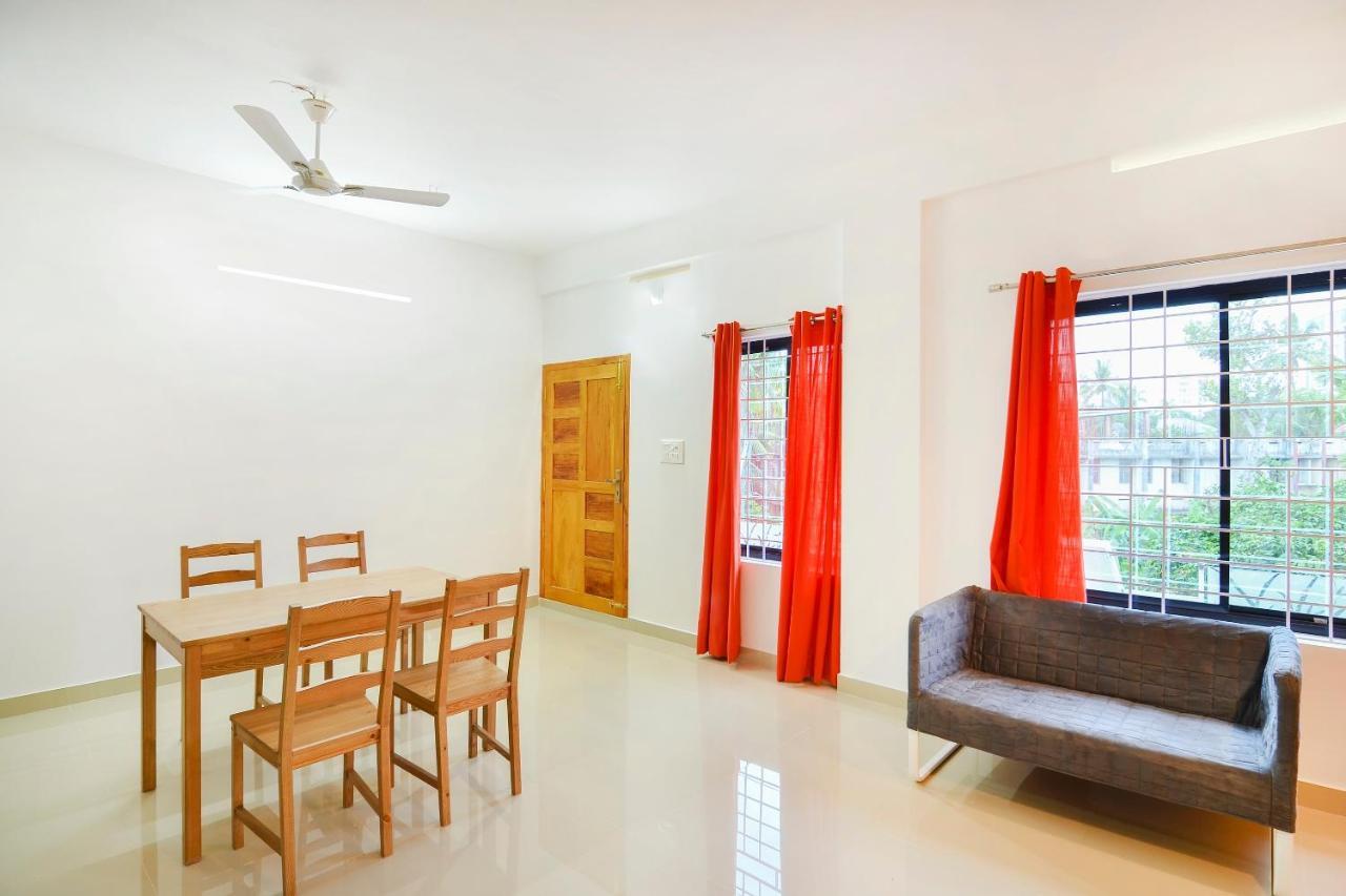 Oyo Home 81801 Akash Villa Trippapur Екстер'єр фото