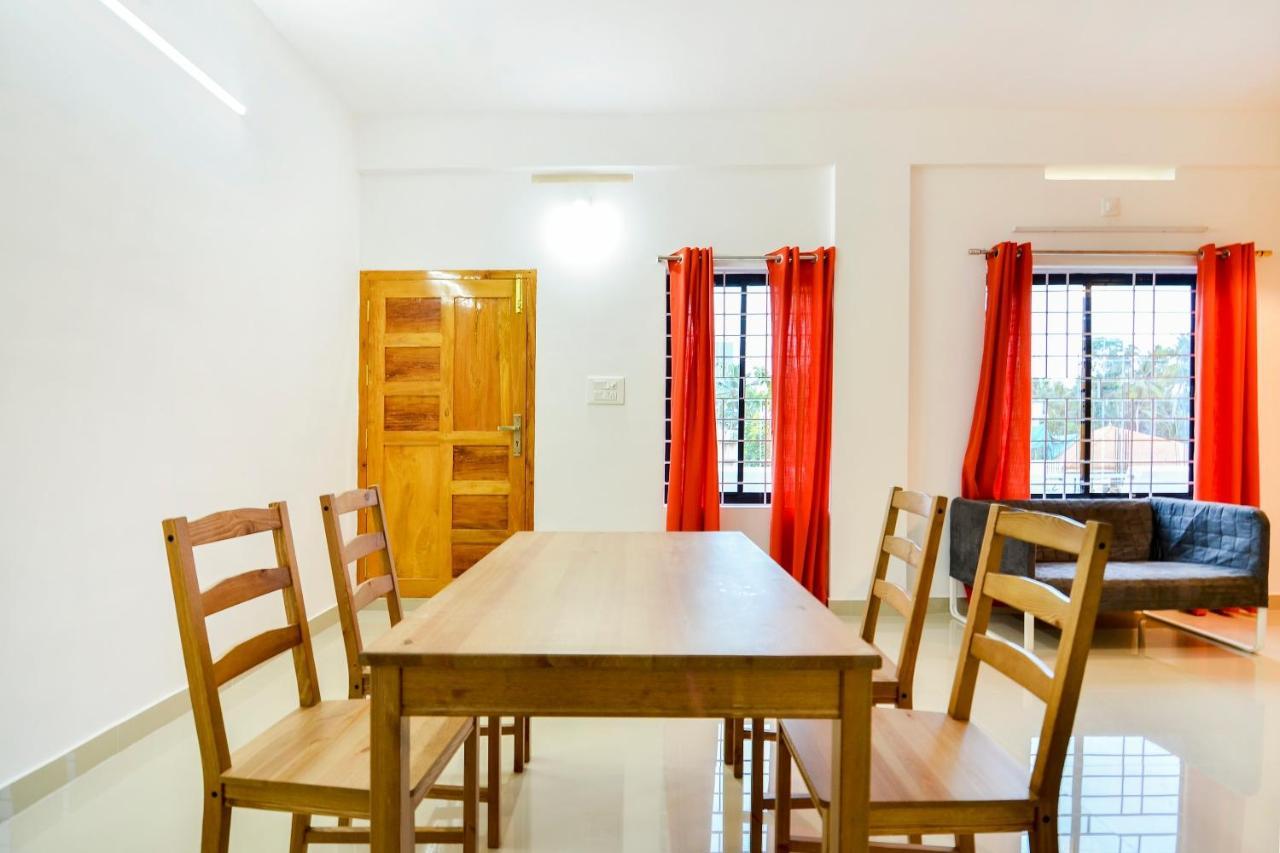 Oyo Home 81801 Akash Villa Trippapur Екстер'єр фото